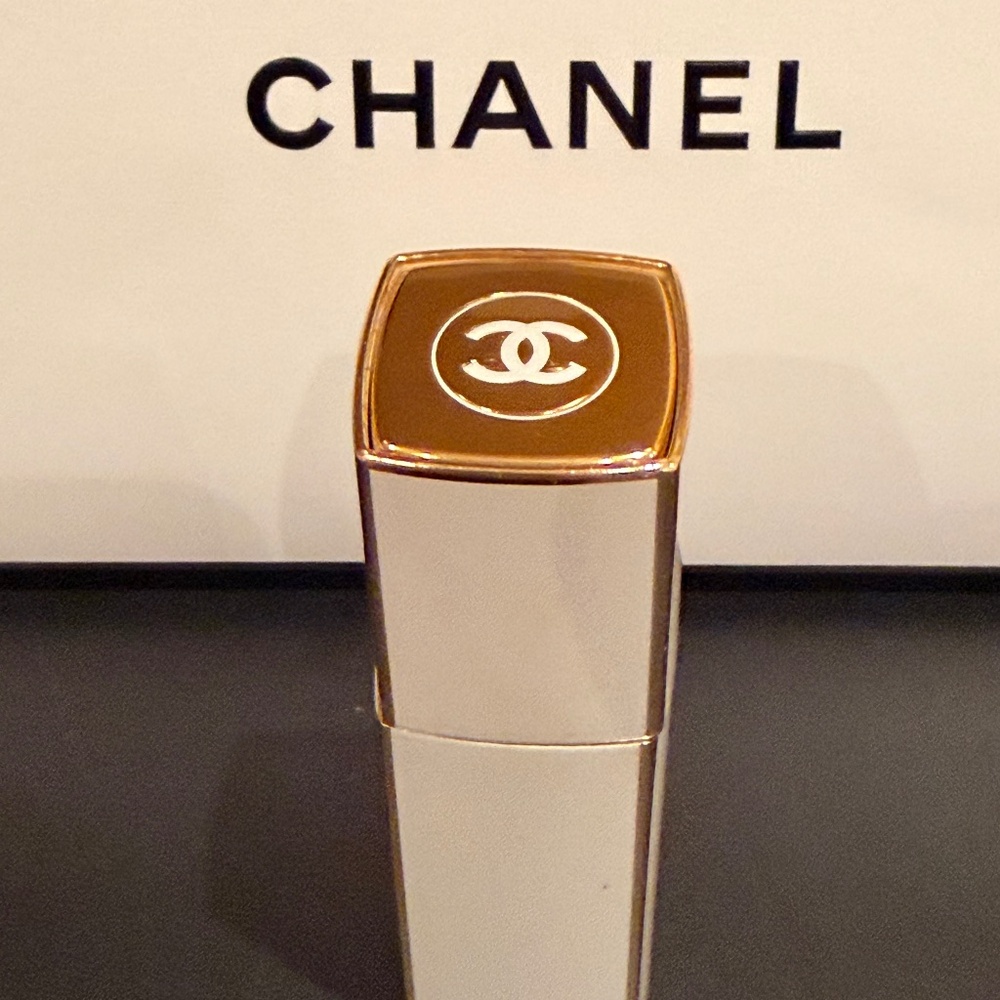 CHANEL Gold & White Lipstick Case